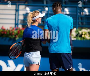 Elina Svitolina der Ukraine und Freund Gael Monfils während der Praxis an die 2019 Dubai Duty Free Tennis Meisterschaften WTA Premier 5 Tennis Turnier Stockfoto