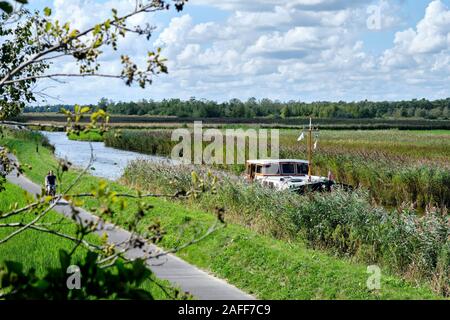 Erholung auf dem Wasser an der Woerdense Verlaat, Utrecht, Niederlande. Stockfoto