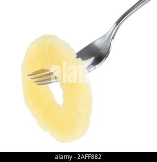 Teil der erhaltenen Ananas Ringe als detaillierte Nahaufnahme auf weißem Hintergrund Stockfoto