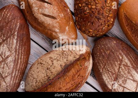 Hausgemachte knusprige Artisan Brot Brote. Stockfoto