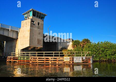 Florida's Volusia County bietet einige der besten Rotbarsch und Forellen angeln in der Welt. Die berühmten Indian River und Moskitonetz Lagune Tätigkeit ist groß! Stockfoto