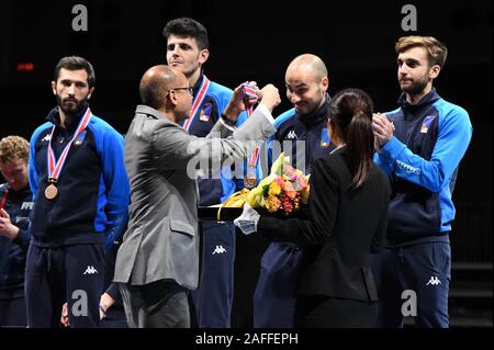Chiba, Japan. 15 Dez, 2019. (Zweiter von rechts) Foccone Alesio Italiens Fechten Team erhält eine Medaille bei der Preisverleihung der Fechten Wm 2019 in Chiba, Japan. Foto am 15. Dezember 2019 berücksichtigt. Foto: Ramiro Agustin Vargas Tabares Credit: Ramiro Agustin Vargas Tabares/ZUMA Draht/Alamy leben Nachrichten Stockfoto