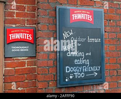 Thwaites, hundefreundliches Pub-Schild, The Red Lion, Stockton Heath, London Rd, Stockton Heath, Warrington, Cheshire, England, Großbritannien, WA4 6HN Stockfoto