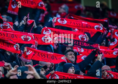 Mailand, Italien. 15 Dez, 2019. Fans ac mailand vs milanduring Sassuolo, italienische Fußball Serie A Männer Meisterschaft in Mailand, Italien, 15. Dezember 2019 - LPS/Fabrizio Carabelli Credit: Fabrizio Carabelli/LPS/ZUMA Draht/Alamy leben Nachrichten Stockfoto