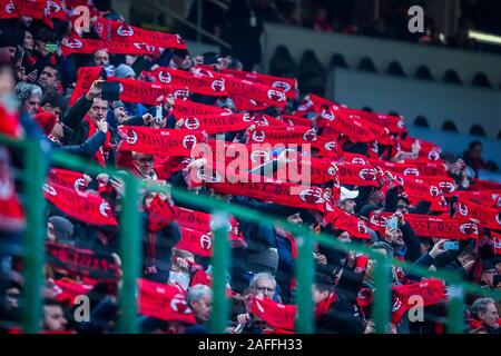 Mailand, Italien. 15 Dez, 2019. Fans ac mailand vs milanduring Sassuolo, italienische Fußball Serie A Männer Meisterschaft in Mailand, Italien, 15. Dezember 2019 - LPS/Fabrizio Carabelli Credit: Fabrizio Carabelli/LPS/ZUMA Draht/Alamy leben Nachrichten Stockfoto