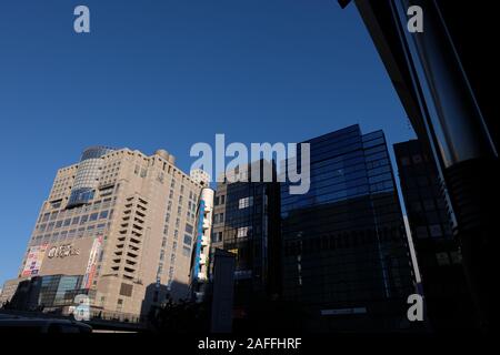 Stadtbild rund um die hachioji Station der JR East Stockfoto