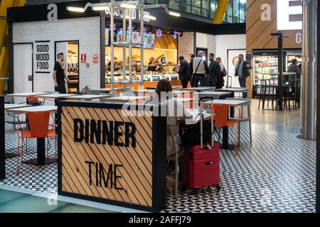 Essen Sandwich Shop im Terminal 4 des Flughafens Madrid-Barajas Adolfo Suárez Flughafen, Madrid, Spanien Stockfoto