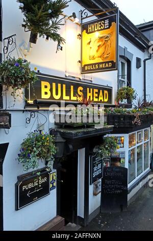 The Bulls Head Pub, 32 The Cross, Lymm, Warrington, Cheshire, England, UK, WA13 0HU, Hydes Brewery Stockfoto