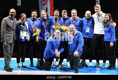 Chiba, Japan. 15 Dez, 2019. Uns Team posiert für ein Foto bei der Preisverleihung der Männer Folie Team Wettbewerb am Fechten Wm 2019 in Chiba, Japan. Foto am 15. Dezember 2019 berücksichtigt. Foto: Ramiro Agustin Vargas Tabares Credit: Ramiro Agustin Vargas Tabares/ZUMA Draht/Alamy leben Nachrichten Stockfoto
