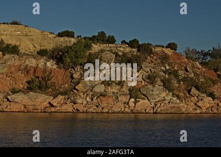 Rock Bluff Küste des Lake McKinsey, Texas Panhandle. Stockfoto