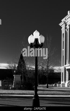 Alte Straßenlaternen, Randal County Court House, Canyon Texas Courthouse Square, Canyon, Texas Stockfoto