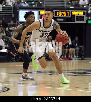 Dezember 15, 2019 - Hawaii Rainbow Warriors guard Samuta Avea (32) dribbelt während eines Spiels zwischen den Hawaii Rainbow Warriors und die Samford Bulldoggen in der Stan Polizeichef-Mitte in Honolulu, HI Michael Sullivan/CSM. Stockfoto