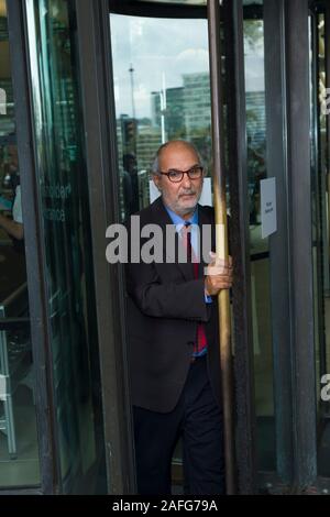 Alan Yentob, ehemaliger Vorsitzender des Kuratoriums der jetzt zusammengebrochen Liebe Kids Company, Portcullis House, Westminster nach von C in Frage gestellt Stockfoto