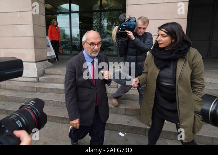 Alan Yentob, ehemaliger Vorsitzender des Kuratoriums der jetzt zusammengebrochen Liebe Kids Company, Portcullis House, Westminster nach von C in Frage gestellt Stockfoto