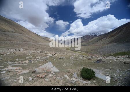 Wunderschöne Landschaft post Khardung La Pass in Ladakh, Indien, Asien Stockfoto