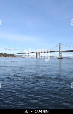 Die San Francisco Bay Bridge verbindet die Stadt San Francisco mit vielen Städten der East Bay. Stockfoto