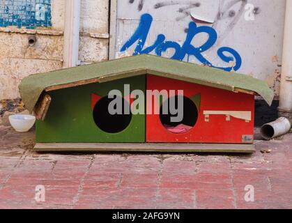Istanbul, Türkei 8. September 2019. Ein Tierheim für Katzen durch die Einheimischen, die für Sie im Stadtteil Cihangir von Beyoglu, Istanbul Sorgfalt gebaut Stockfoto