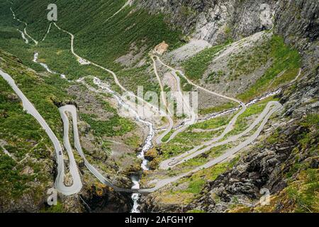 Trollstigen, Molde, Norwegen. Serpentine Mountain Road Trollstigen. Berühmten norwegischen Wahrzeichen und beliebtes Ausflugsziel. Norwegische County Road 63 In S Stockfoto