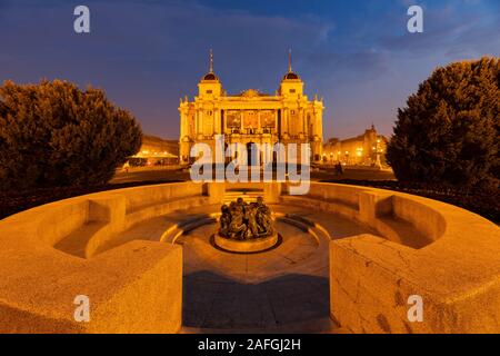 Blaue Stunde am kroatischen Nationaltheater in Zagreb, Kroatien, Stockfoto