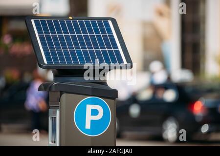 Stockholm, Schweden. Parken der Maschine mit einem Solar Batterie zum Aufladen von Solar Energie Licht ausgestattet. Elektronische Zahlungen, die eine Genehmigung zur Pa Stockfoto