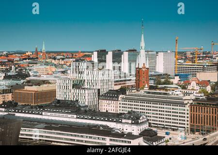 Stockholm, Schweden. Ansicht von St. Clara oder der Hl. Klara Kirche im Sommer Sonnige moderne Skyline Skyline Stockfoto