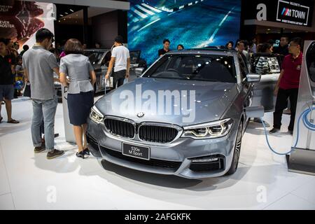 Nonthaburi, THAILAND, Dezember 2018: BMW 530 e m Sport in Bangkok International Motor Expo 2018 Impact Arena Ausstellung Muangthong Thani Stockfoto