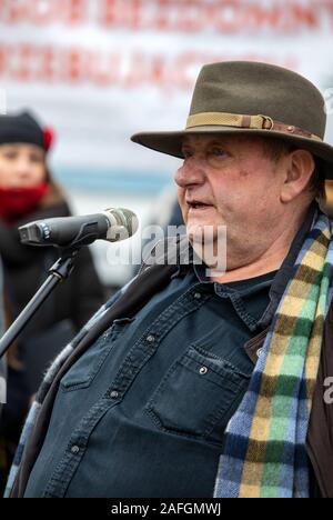 Krakau, Polen - Dezember 15, 2019: Jan Kosciuszko ein Philanthrop, restaurateur und Organisator Heiligabend für Arme und Obdachlose auf dem Hauptplatz in Krakau. Polen Stockfoto