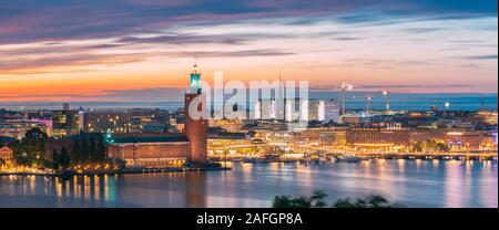 Stockholm, Schweden - 29. Juni 2019: Night Skyline mit berühmten Sehenswürdigkeiten. Panorama, Panoramablick über Stockholm Stadtbild. Berühmte Sehenswürdigkeiten, UNESCO Worl Stockfoto