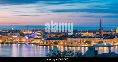 Stockholm, Schweden - 29. Juni 2019: Night Skyline mit berühmten Sehenswürdigkeiten. Panorama, Panoramablick über Stockholm Stadtbild. Berühmte Sehenswürdigkeiten, UNESCO Worl Stockfoto