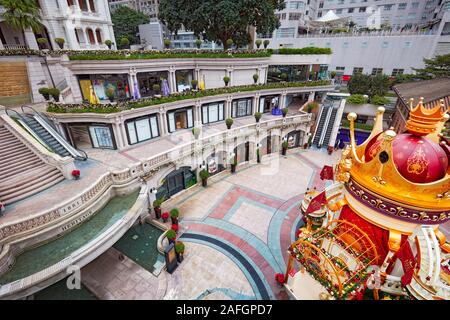 Blick von oben auf das luxuriöse Einkaufszentrum im 1881 Heritage Compound. Tsim Sha Tsui, Kowloon, Hongkong, China. Stockfoto