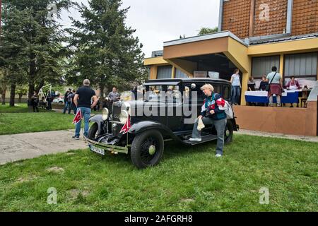 Ivanovo, Serbien, 15. April 2018. Ein altes Auto Modell, einem alten Timer in einem traditionellen Foto Veranstaltung ausgestellt. Stockfoto