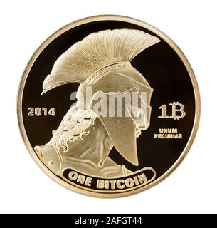 Golden titan Bitcoin auf weißem Hintergrund. Stockfoto