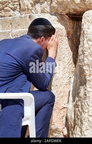 Jerusalem Israel. Orthodoxe Juden beten an der Klagemauer Stockfoto