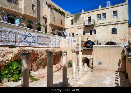 Jerusalem Israel. Römische Säulen im jüdischen Viertel Stockfoto