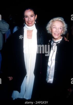 Beverly Hills, Kalifornien, USA 4 Uhr April 1995 Schauspielerin Geraldine Chaplin nimmt an den 40. Jahrestag Screening von 'Doctor Schiwago' am 4. April 1995 bei Samuel Goldwyn Theater in Beverly Hills, Kalifornien, USA. Foto von Barry King/Alamy Stock Foto Stockfoto
