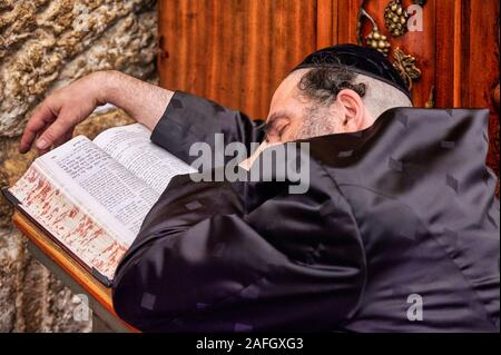 Jerusalem Israel. Orthodoxe Juden beten an der Klagemauer Stockfoto