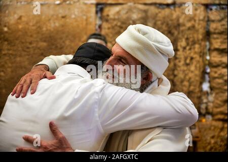 Jerusalem Israel. Orthodoxe Juden beten an der Klagemauer Stockfoto