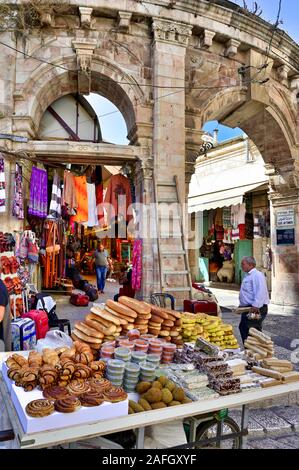 Jerusalem Israel. Brot und Kuchen in der alten Stadt Abschaltdruck Stockfoto