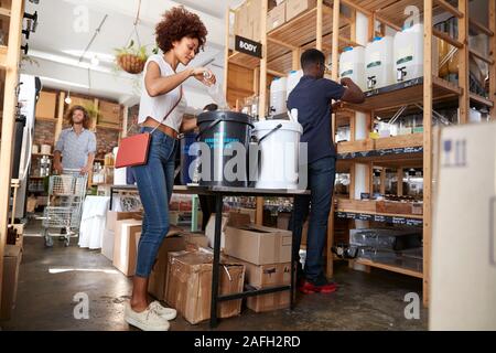 Einkaufen, Haus und Körper Produkte in nachhaltige Kunststoff sich Lebensmittelgeschäft Stockfoto