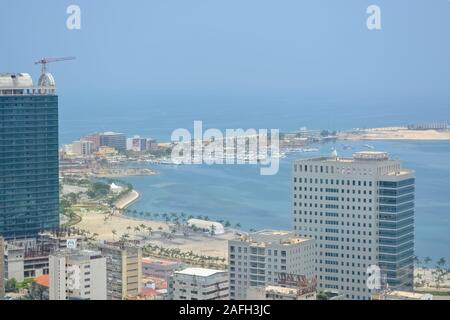 Luanda/Angola - 11/28/2016: Luftbild der Innenstadt von Luanda, die Bucht und den Hafen von Luanda, Rn und zentralen Gebäude, in Angola Stockfoto