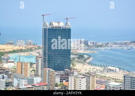 Luanda/Angola - 11/28/2016: Luftbild der Innenstadt von Luanda, die Bucht und den Hafen von Luanda, Rn und zentralen Gebäude, in Angola Stockfoto