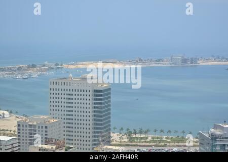 Luanda/Angola - 11/28/2016: Luftbild der Innenstadt von Luanda, die Bucht und den Hafen von Luanda, Rn und zentralen Gebäude, in Angola Stockfoto