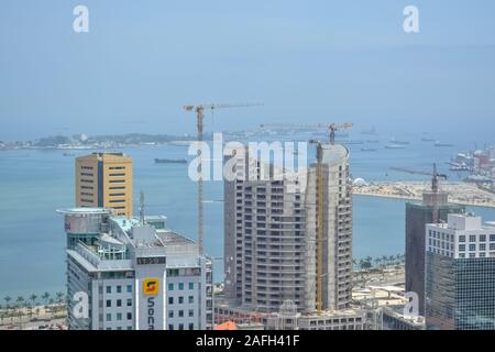Luanda/Angola - 11/28/2016: Luftbild der Innenstadt von Luanda, die Bucht und den Hafen von Luanda, Rn und zentralen Gebäude, in Angola Stockfoto