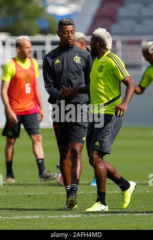 Doha, Katar. 16. Dez 2019. Bruno Henrique e Rodinei während der flamengo erstes Training in der Vorbereitung für ihre öffnung Spiel der FIFA Club Wm in Doha, Katar. Ihr erstes Spiel ein Halbfinale am 17. Dez 2019. Dieses Training fand im Al Duhail SC in Doha, Katar am 16. Dez 2019. Credit: SPP Sport Presse Foto. /Alamy leben Nachrichten Stockfoto