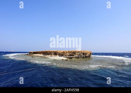 Little Brother Island und Korallenriff im Roten Meer Stockfoto