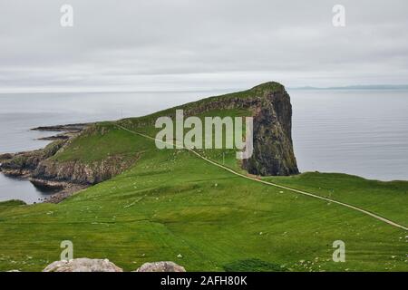 Fußweg über Neist Point der westlichste Punkt auf der Insel Skye, Inner Hebrides, Schottland Stockfoto