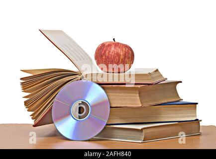 Apple, dvd, und Bücher als Symbol der Übergang von alten zu neuen Möglichkeiten des Lernens Stockfoto