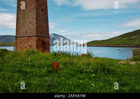 Überreste der Station Bunavoneader Whaling an den Ufern von Loch A Siar (West Loch Tarbert), Insel Harris, Outer Hebrides, Schottland Stockfoto