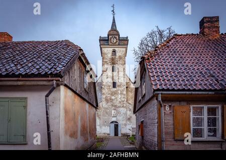 Kuldiga, Lettland - Kirche der Heiligen Dreifaltigkeit. Stockfoto