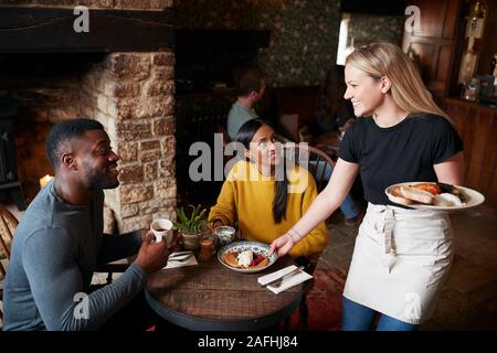 Wohnzimmer und Flur in neu eingerichteten Haus Stockfoto